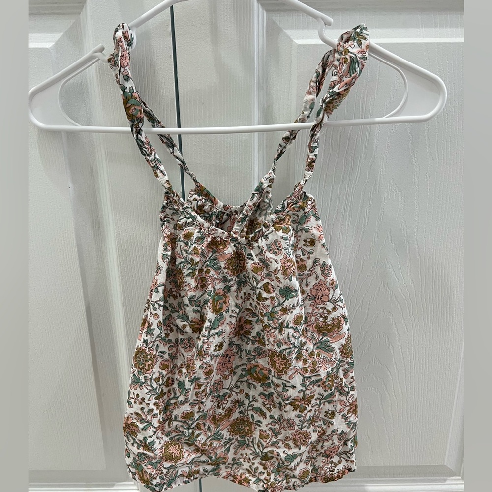 Girls shirt size 8 in great condition.